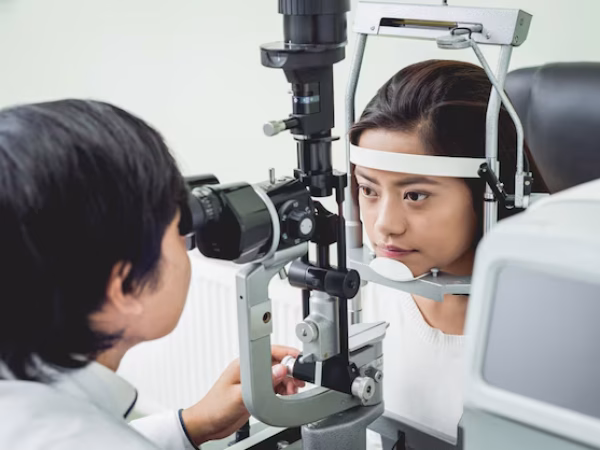 consultation-with-ophthalmologist-young-asian-woman-doctor_179755-6516 consultation-with-ophthalmologist-young-asian-woman-doctor_179755-6516